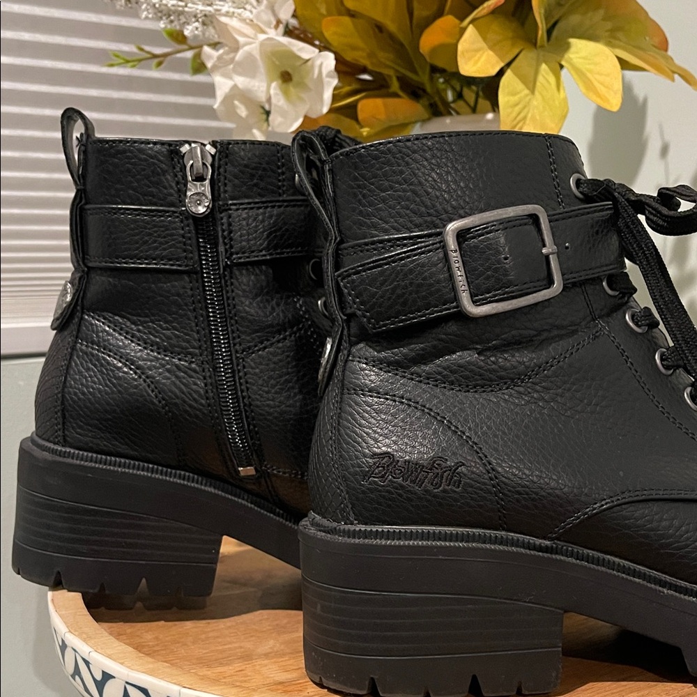 Elegant Black Leather Combat Boots - Picture 4 of 7